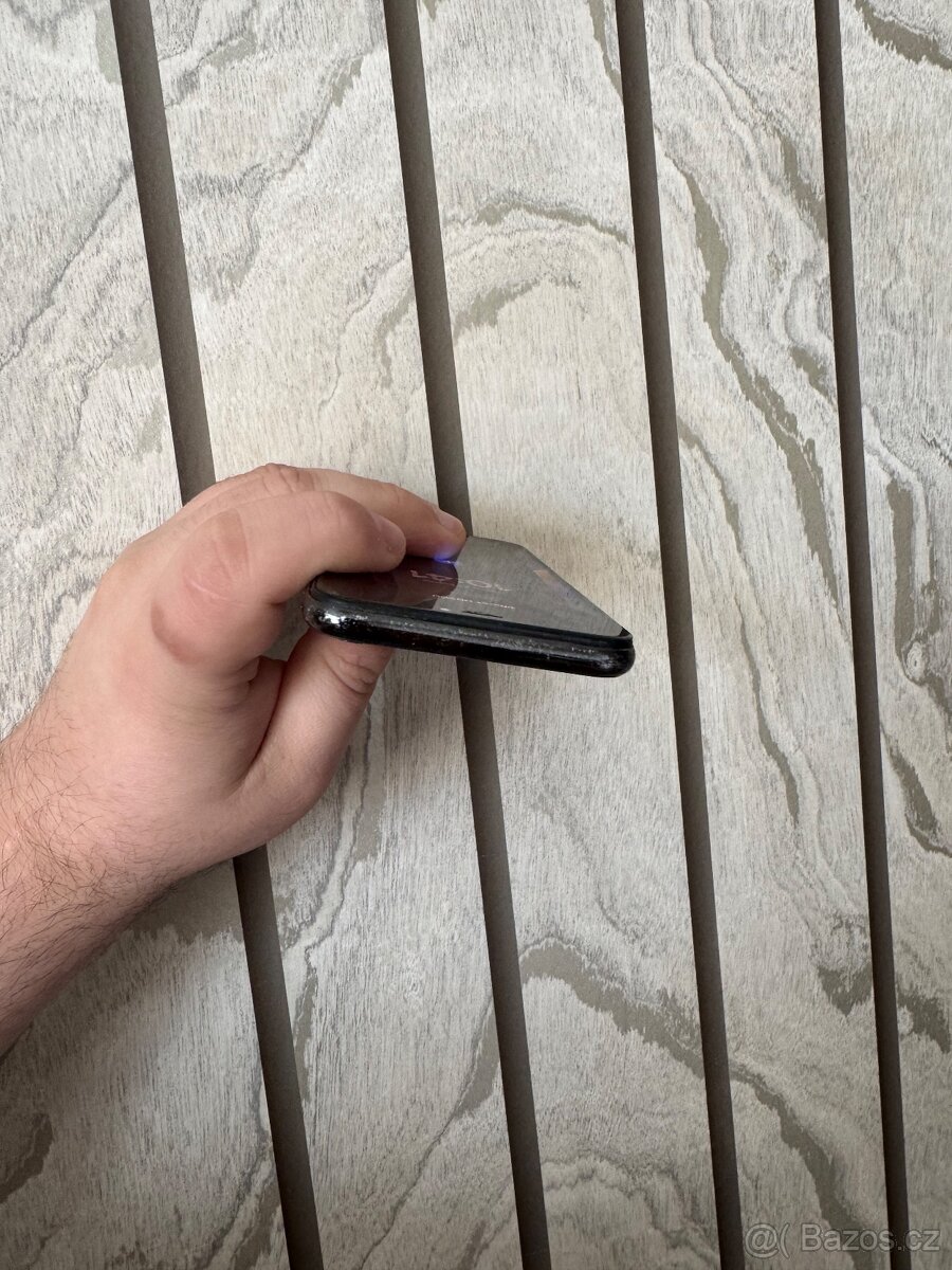 iPhone X - 8
