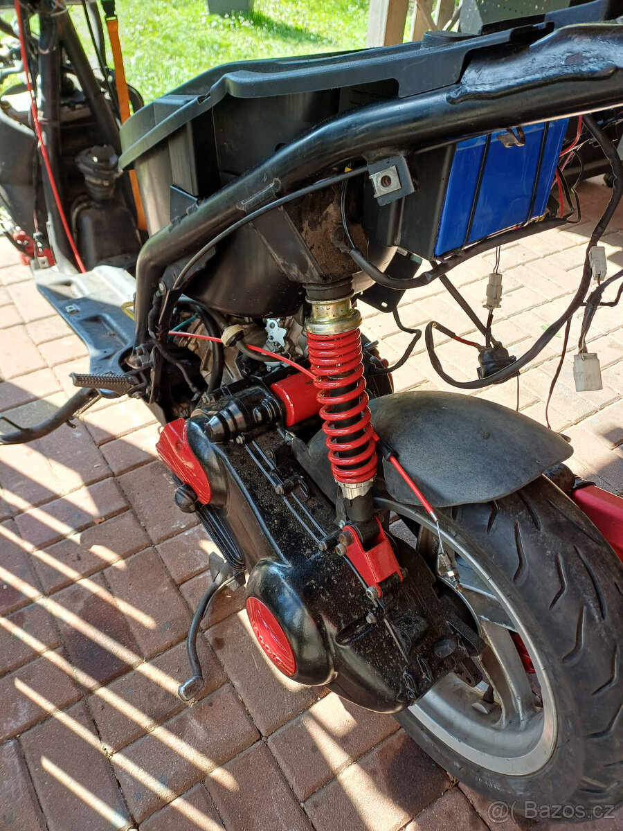 PIAGGIO NRG 200 - 8