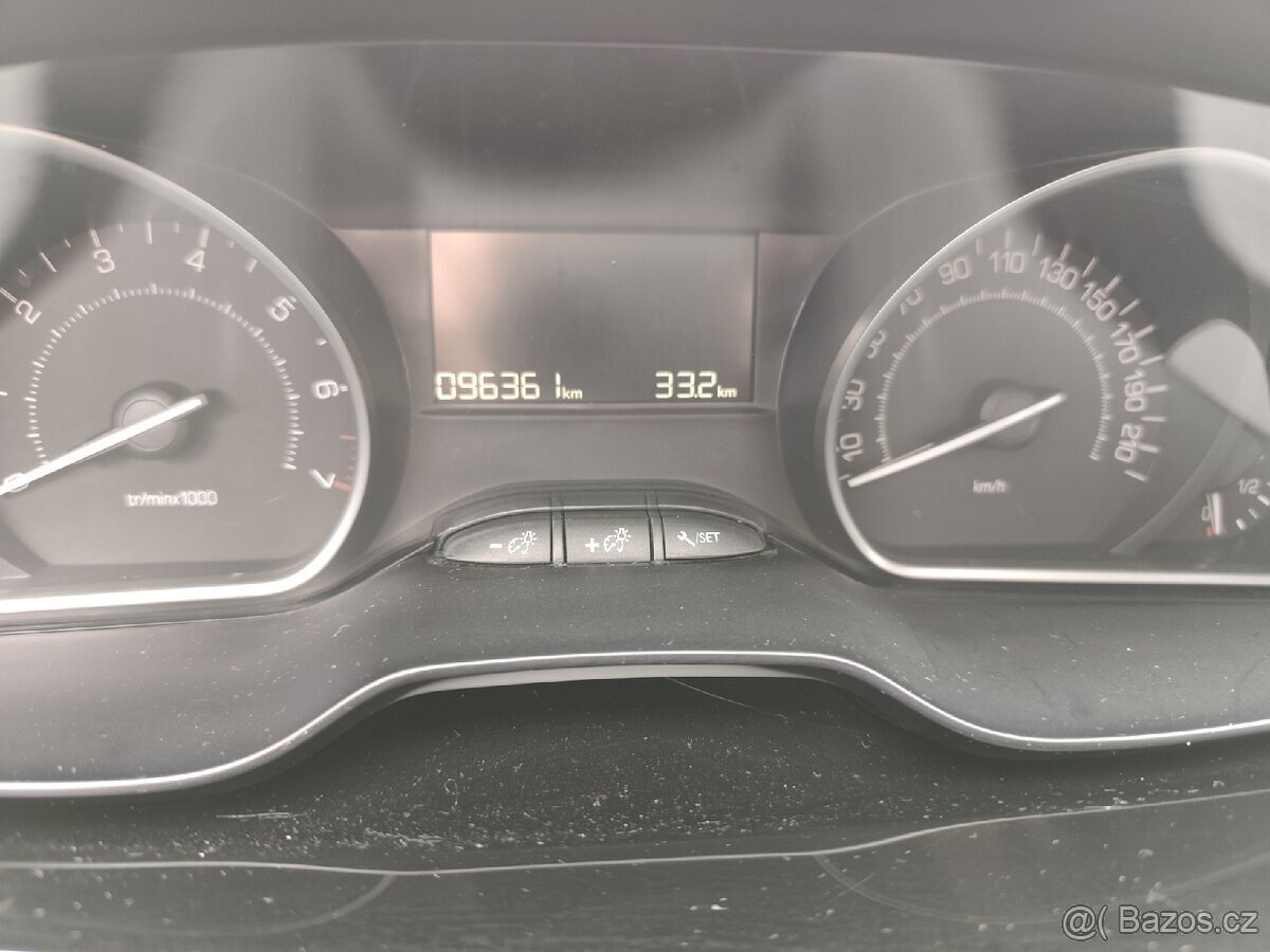 PEUGEOT 208 1,2i r.v.2019 - 8