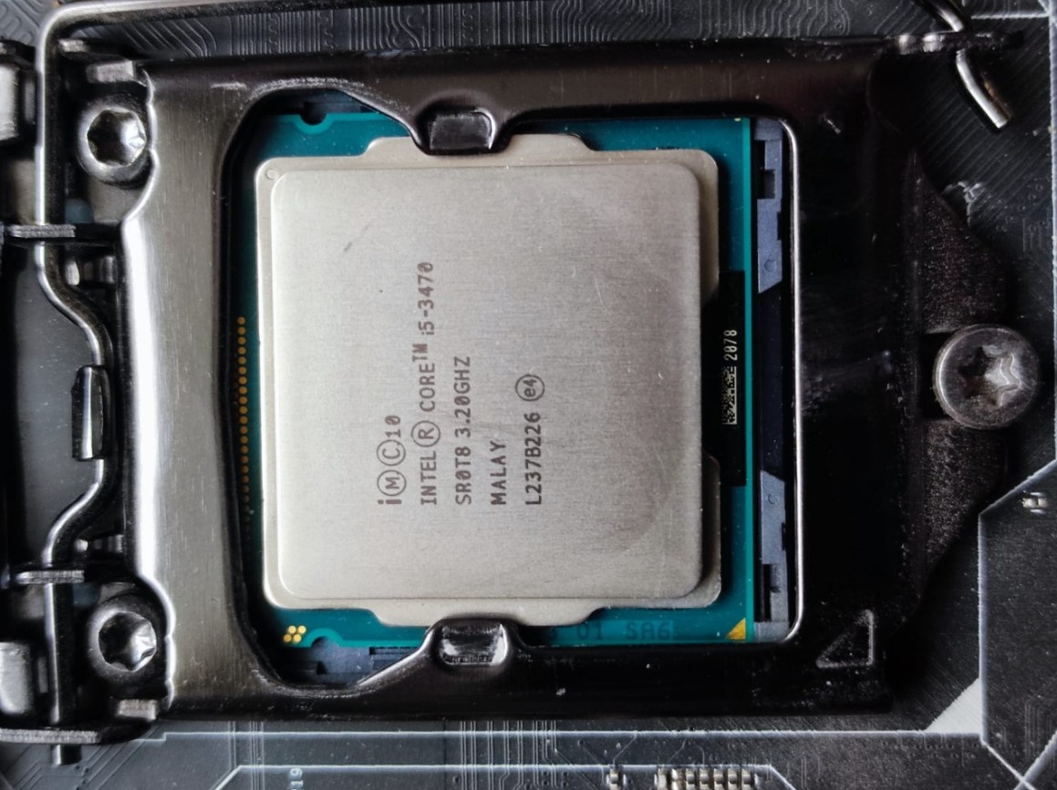 ASRock Z170 Extreme 4 + SLI Bridge + Core i5 - 8