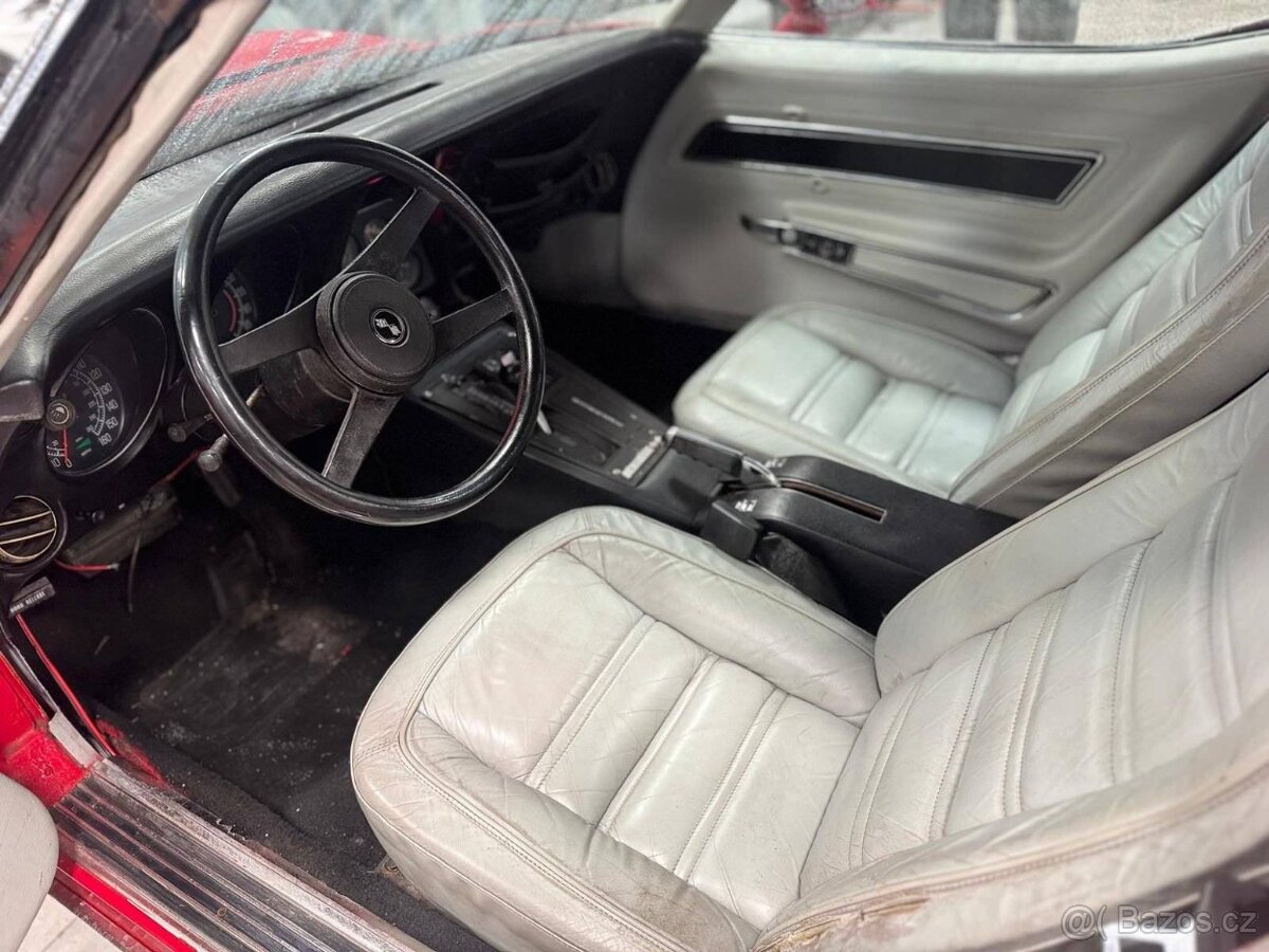 Chevrolet Corvette C3 z roku 1976 - 8