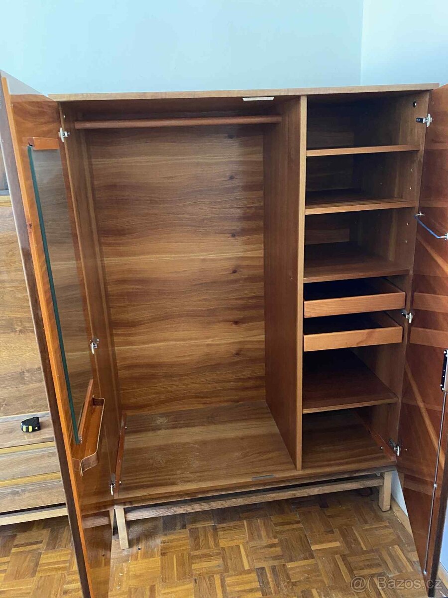 Starožitná obývací stěna, ořechová dýha + masiv - 8