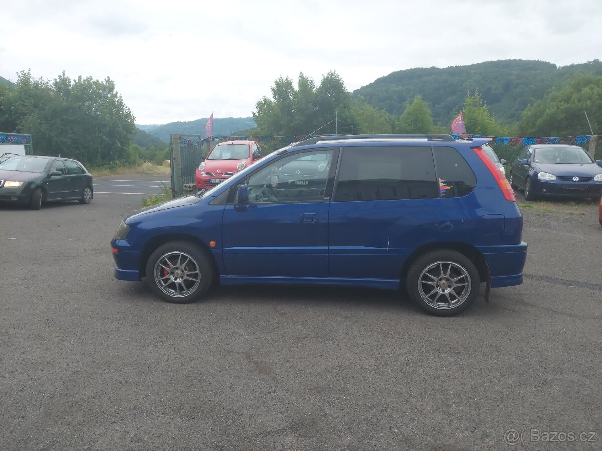 Mitsubishi Space Runner - 8