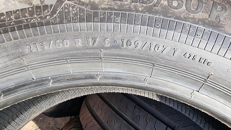 Letní pneu 215/60/17c - 8