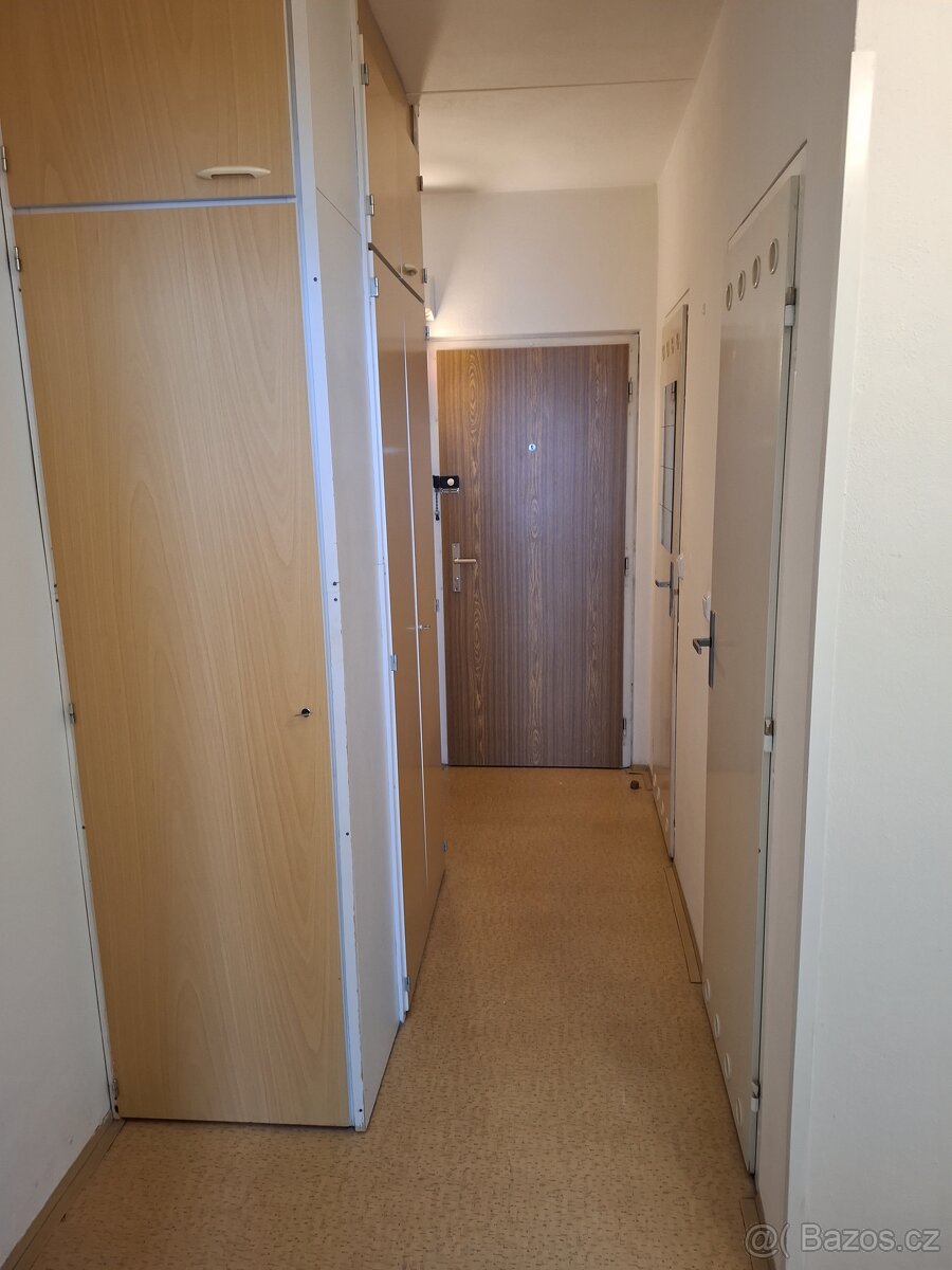 Pronájem dlouhodobý 2+kk Oblá - 8