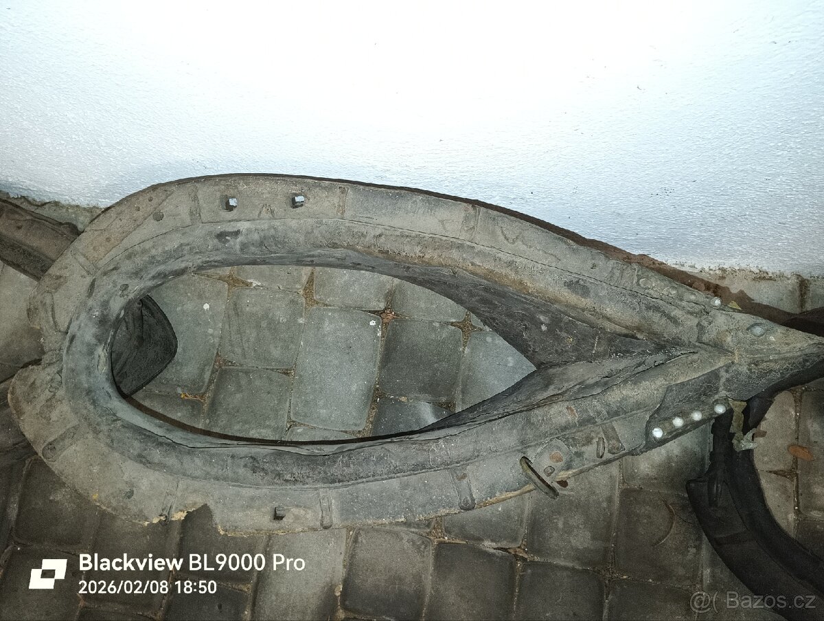 Prodám staré koňské chomouty – 4 ks. - 8