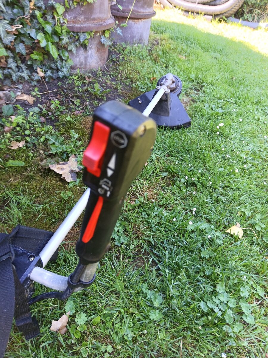 Benzinový křovinořez zn. SOLO - 8