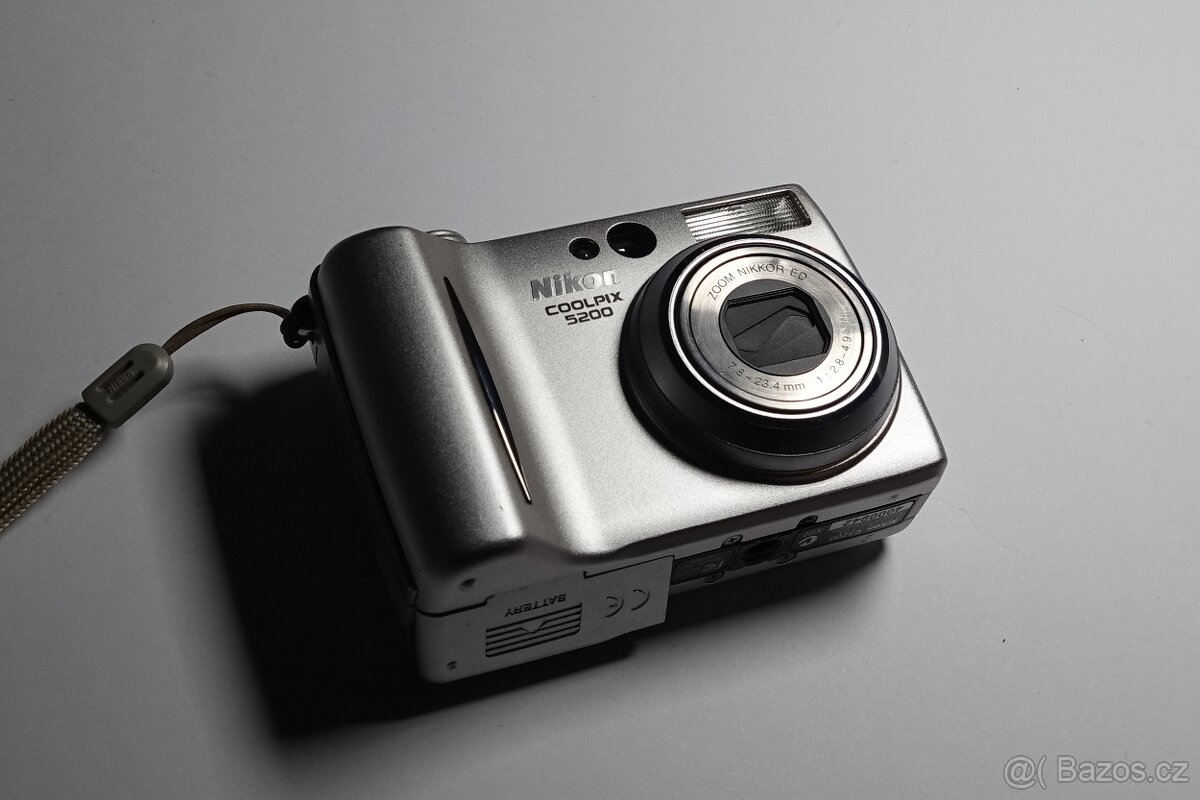 NIKON Coolpix 5200 - 8