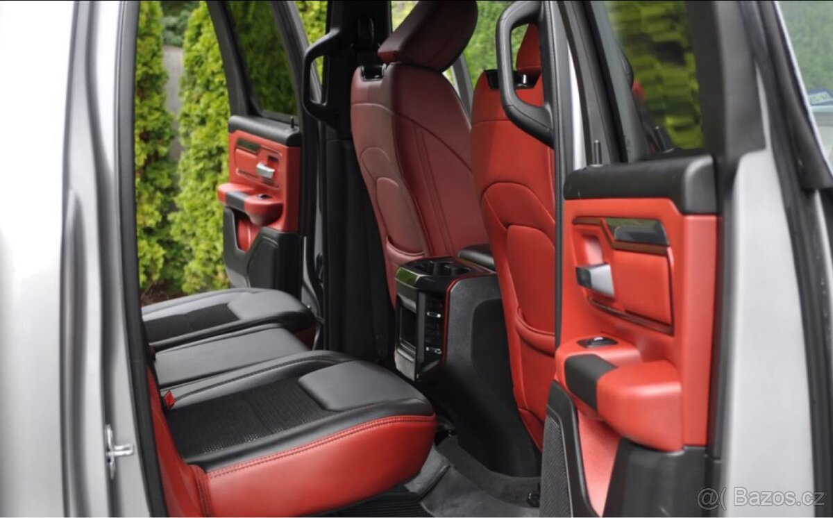 Dodge RAM 1500 Rebel – 5.7 HEMI, WARN VR 12-S, LED - 8