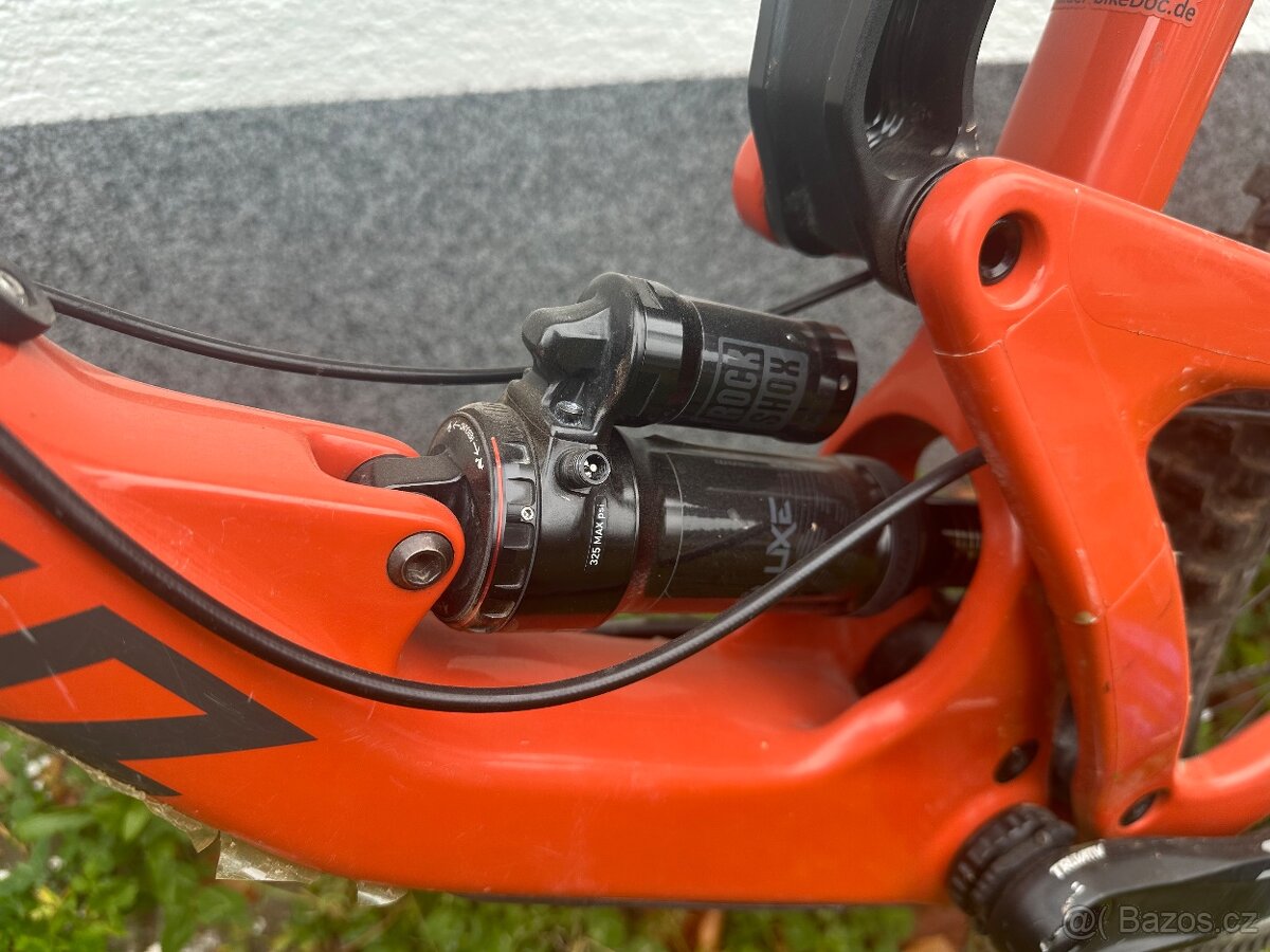 Santa Cruz Nomad Carbon, 27.5'' - 8