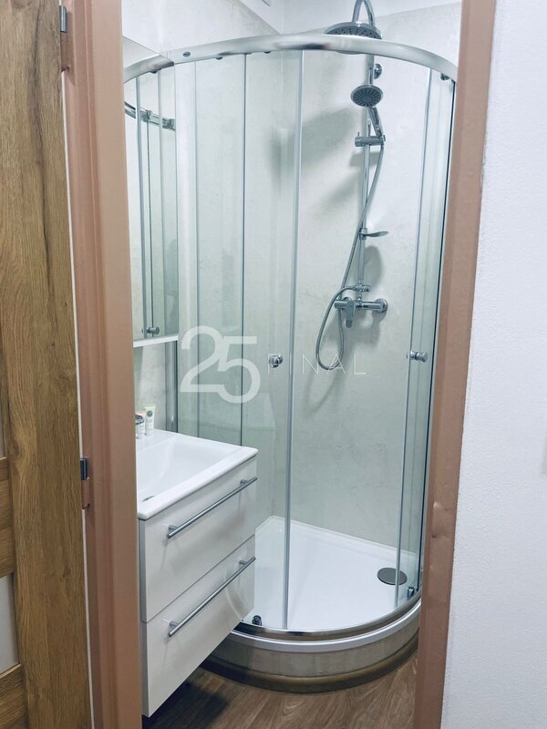 Útulný byt k pronájmu 2+1, 52m² s balkonem a sklepem - 8