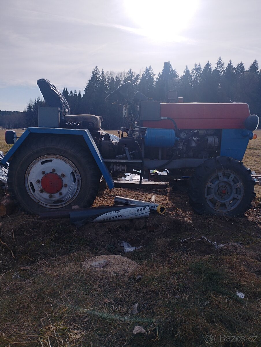 Prodám traktor 4 x 4 s vlekem - 8