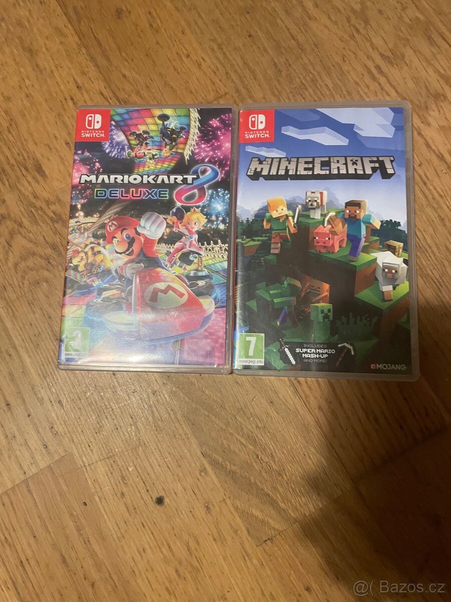 Nintendo Switch + 2 hry + 4x Joy-Con + příslušenství - 8
