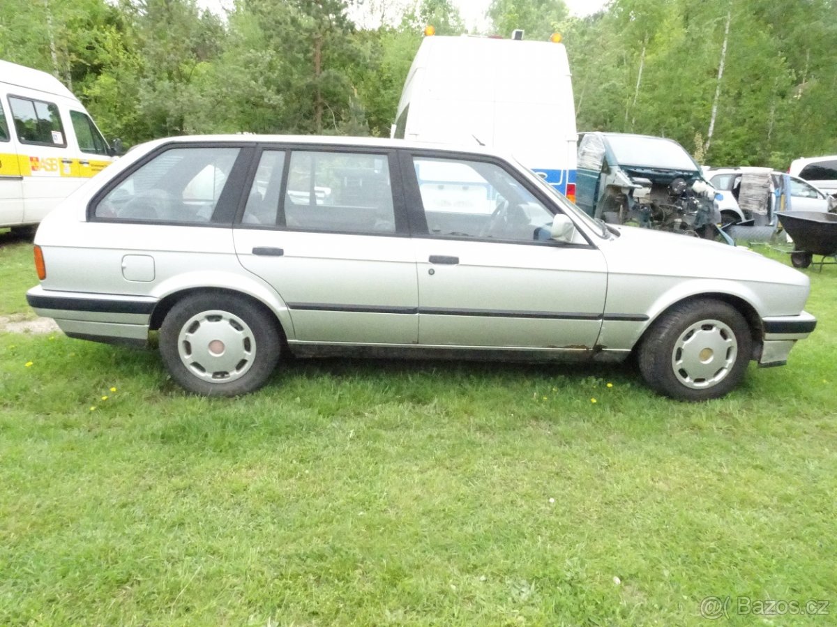 BMW E30 Touring 316i benzin, 1 majitel najeto jen 99 000 km. - 8