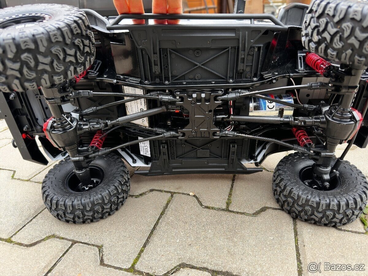 RC Jeep Founder 1/8 expedice - 8