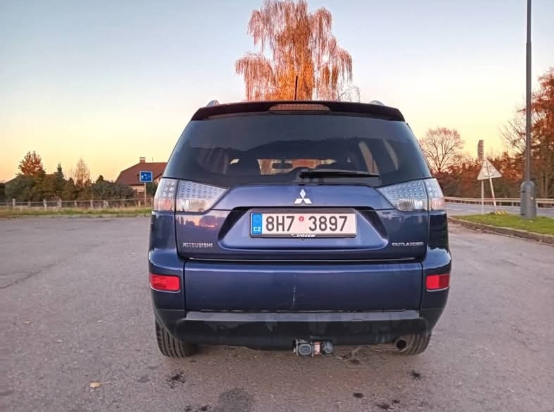 Mitsubishi Outlander - 8