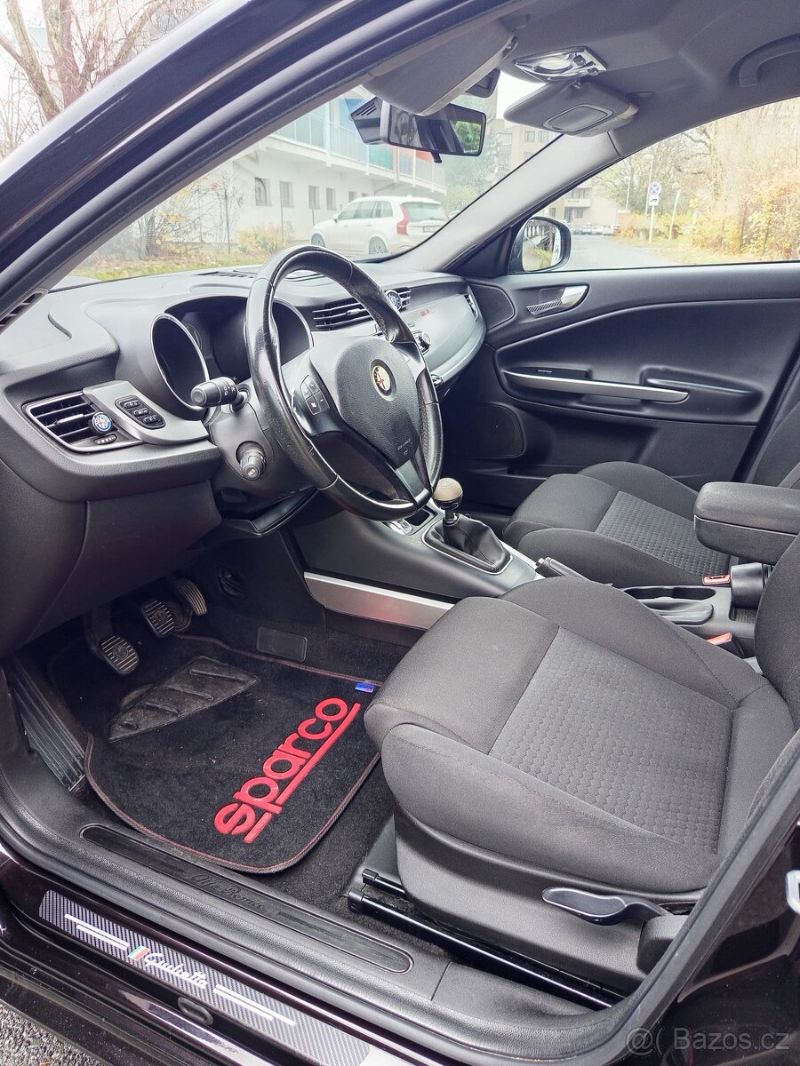 Alfa Romeo Giulietta 2.0 JTD 125 kW - rv 2012, nová TK 10/27 - 8