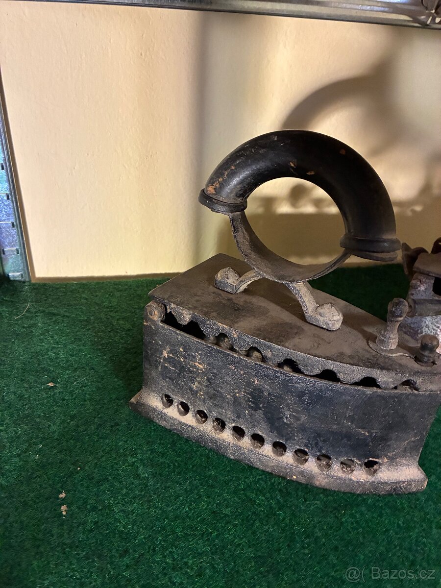 Starožítná žehlička - 8