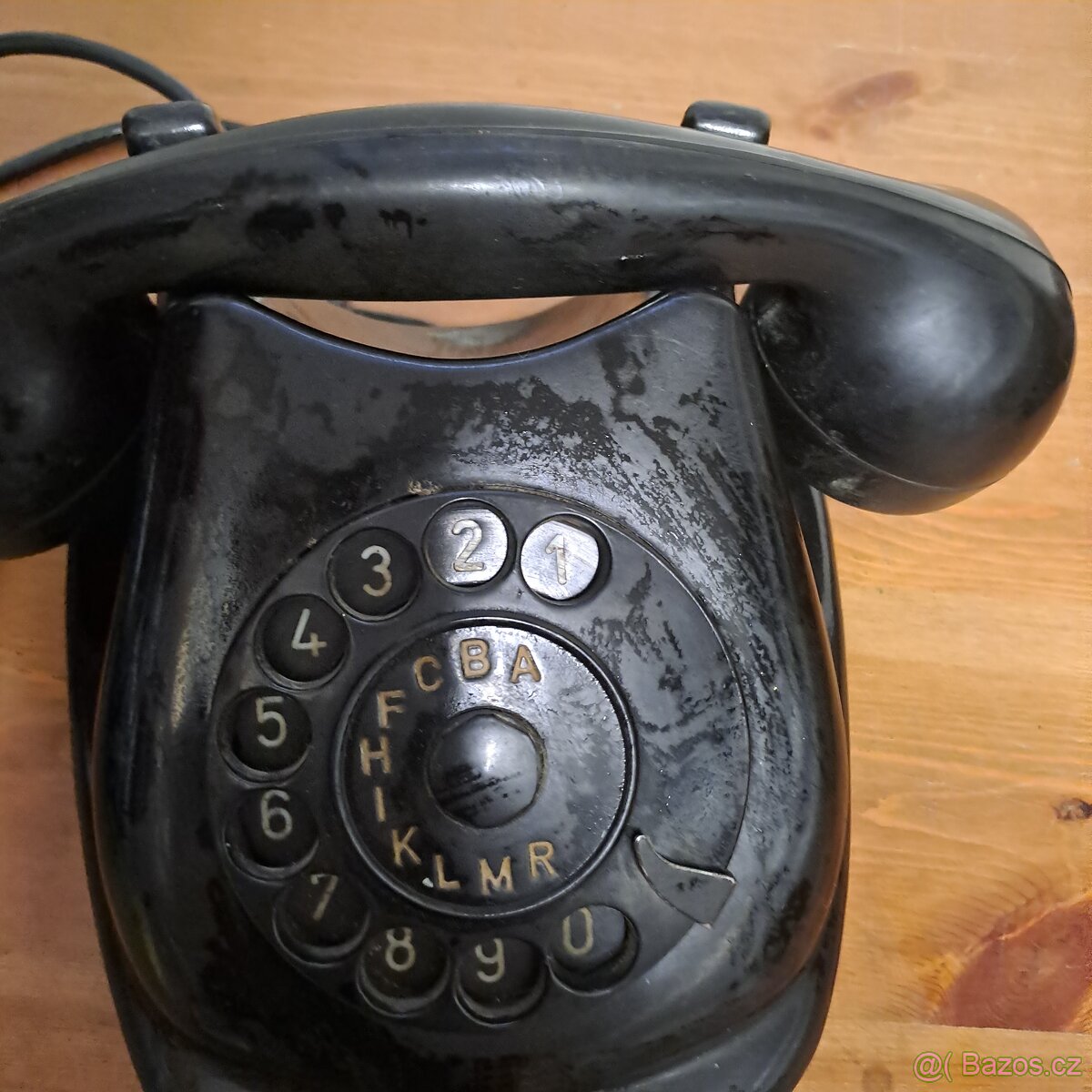 Staré bakelitové telefony - 8