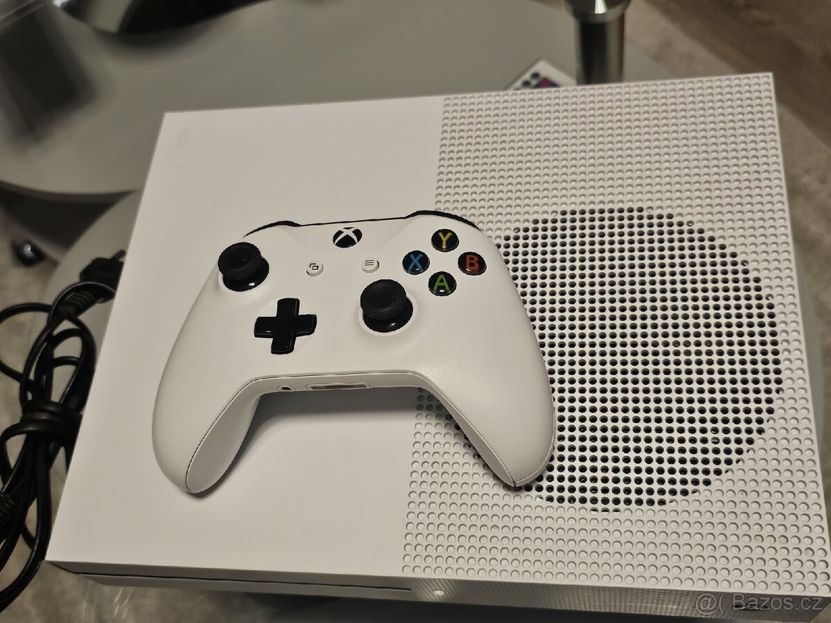 Xbox one s 1TB + ovladač - 8