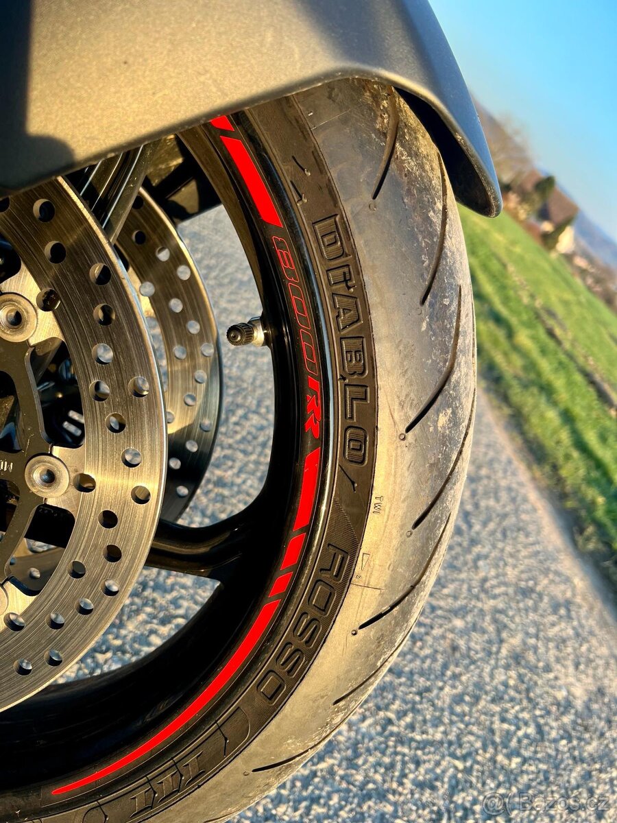 MV AGUSTA BRUTALE 800RR - 8