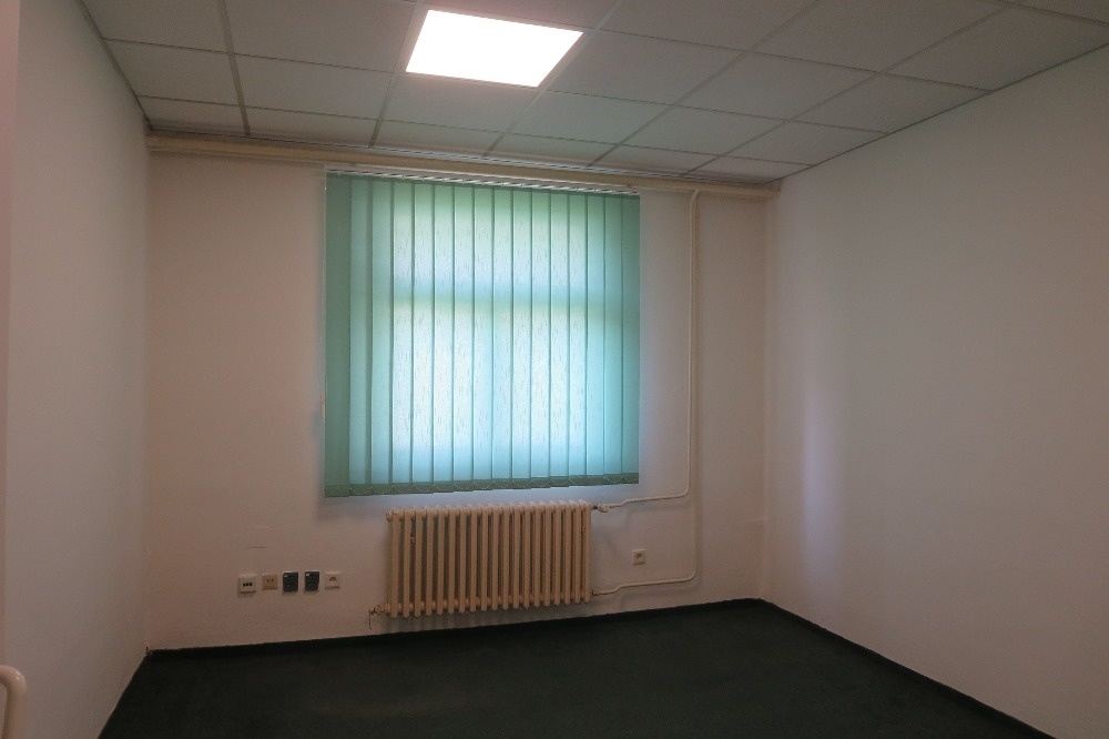 Pronájem dvou propojených kanceláří, 35 m2 - 8