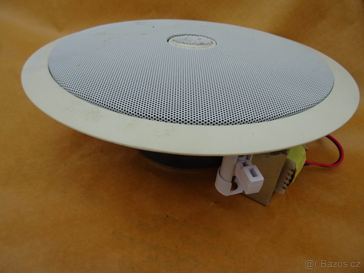 Reproduktor v plastové skřínce , různá sluchátka atp . - 8