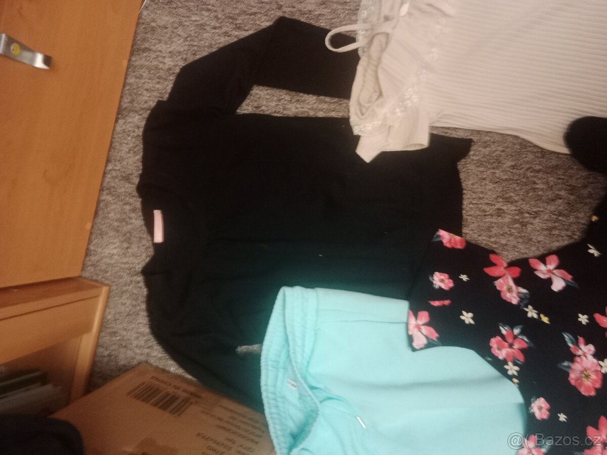 Oblečení Dámské vel. M - 8