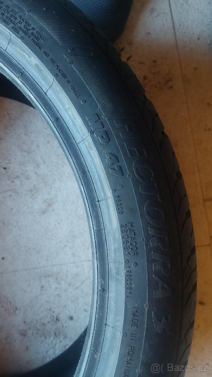 Letní 235/40/18 - 8