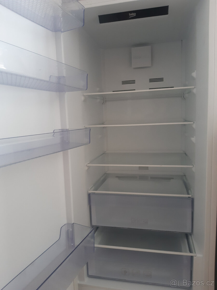 velká lednice (s mrazákem) Beko RCNA406E40W - 8