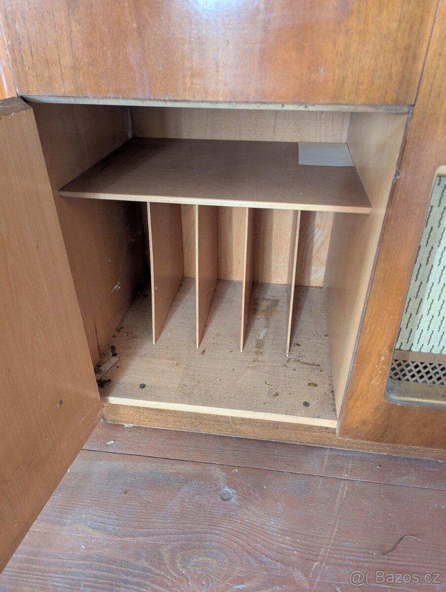 Starý gramofon Supraphon LE58 - 8