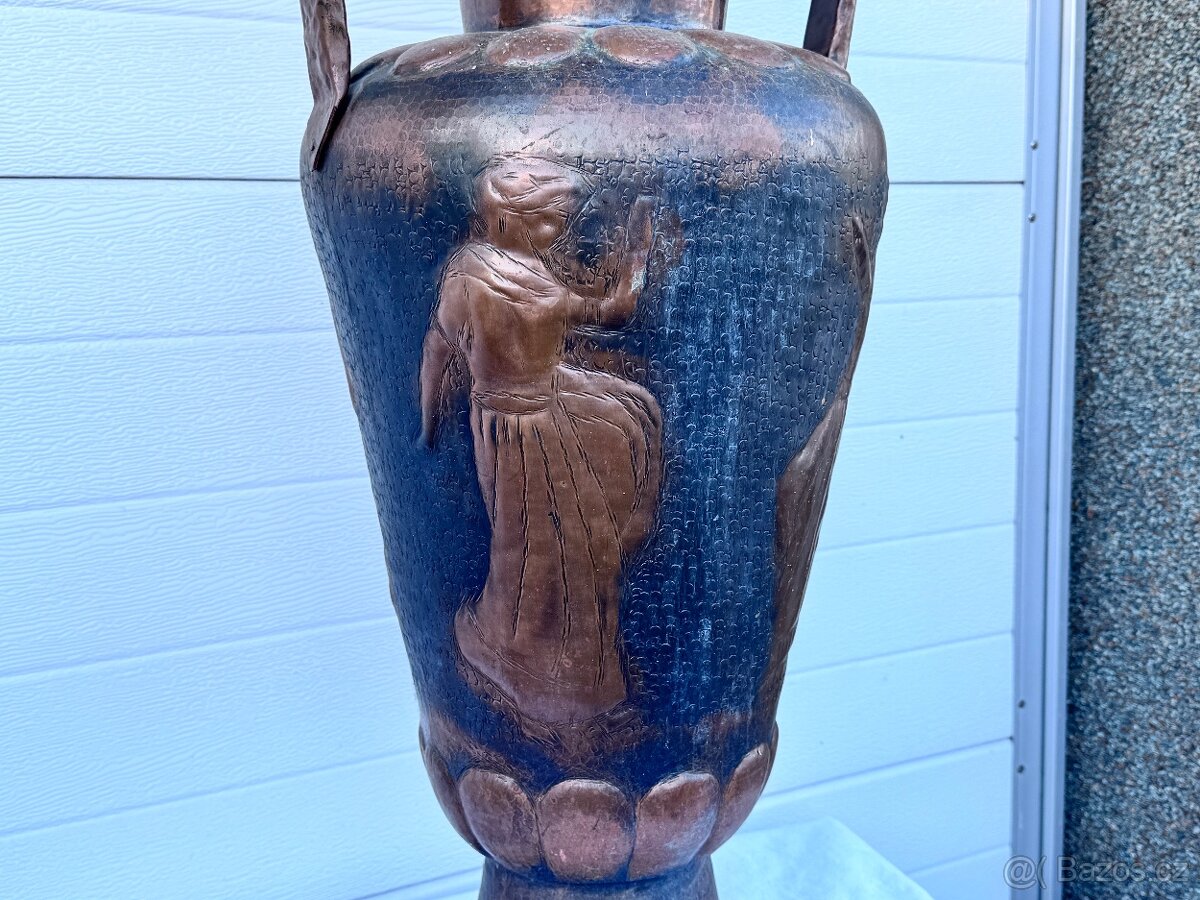 Starožitná veliká měděná tepaná váza 19.stol. - 8