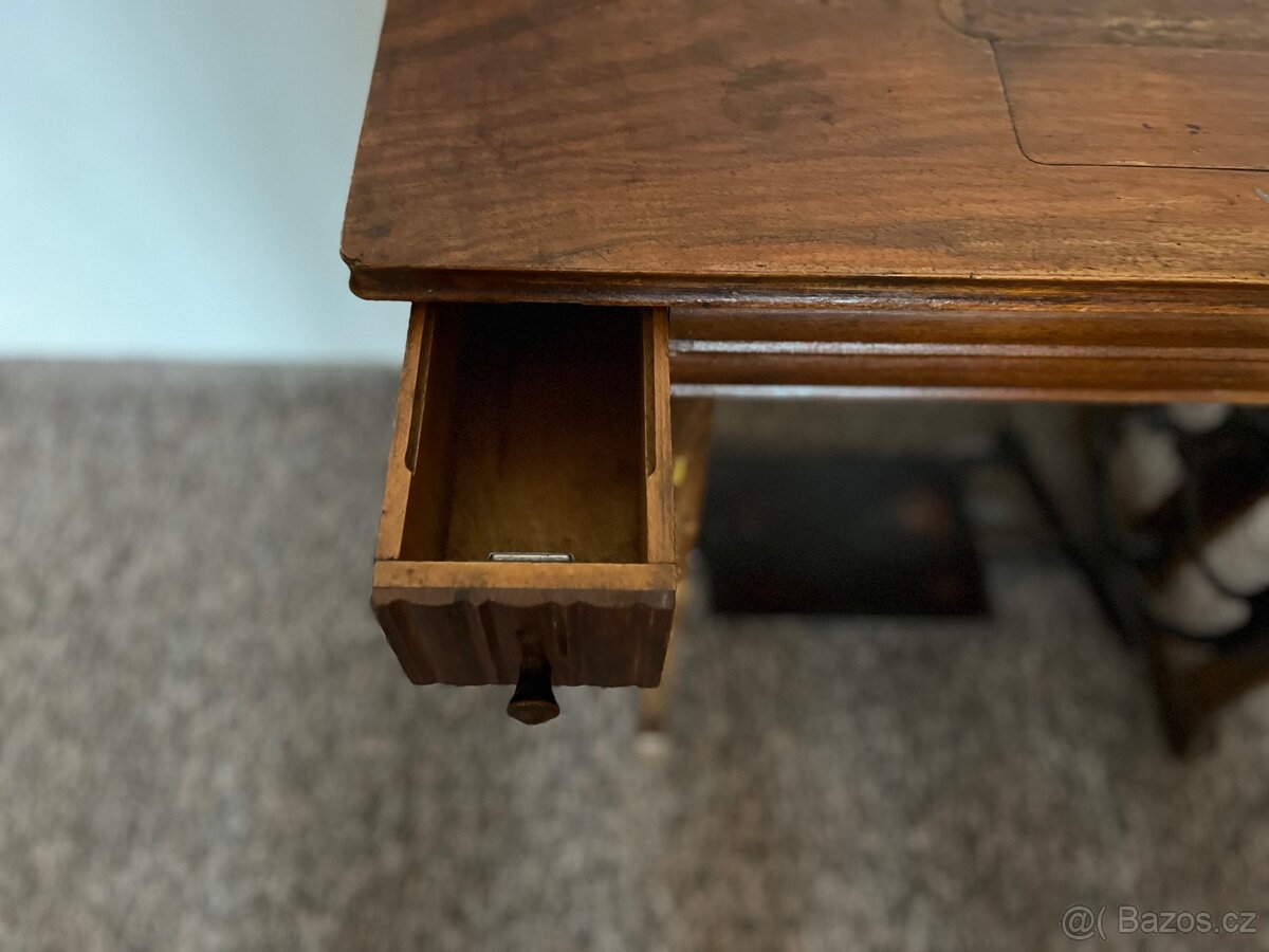 PFAFF 31 šicí stroj se stolkem - 8