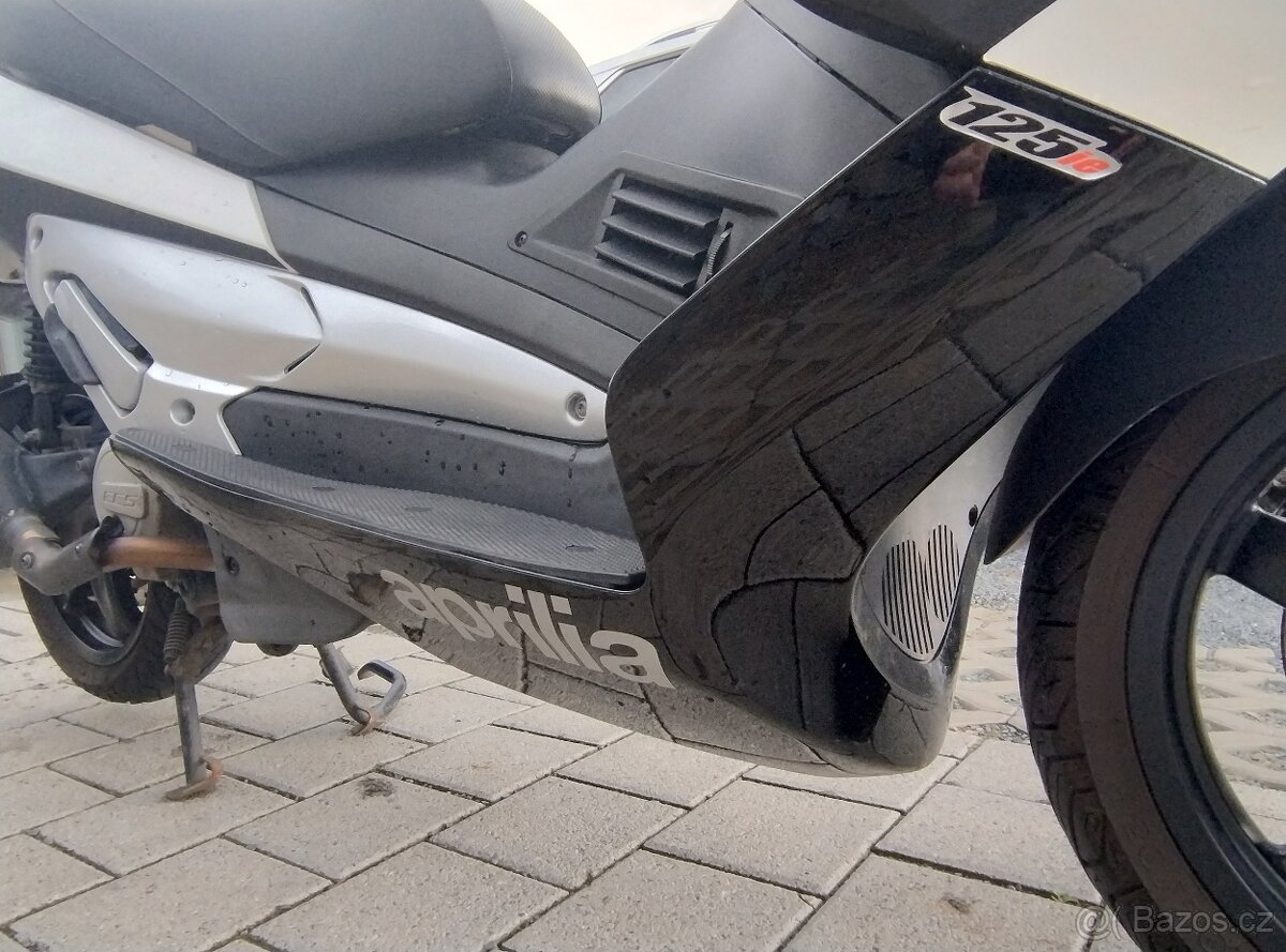 Aprilia SR MAX 125 - 8