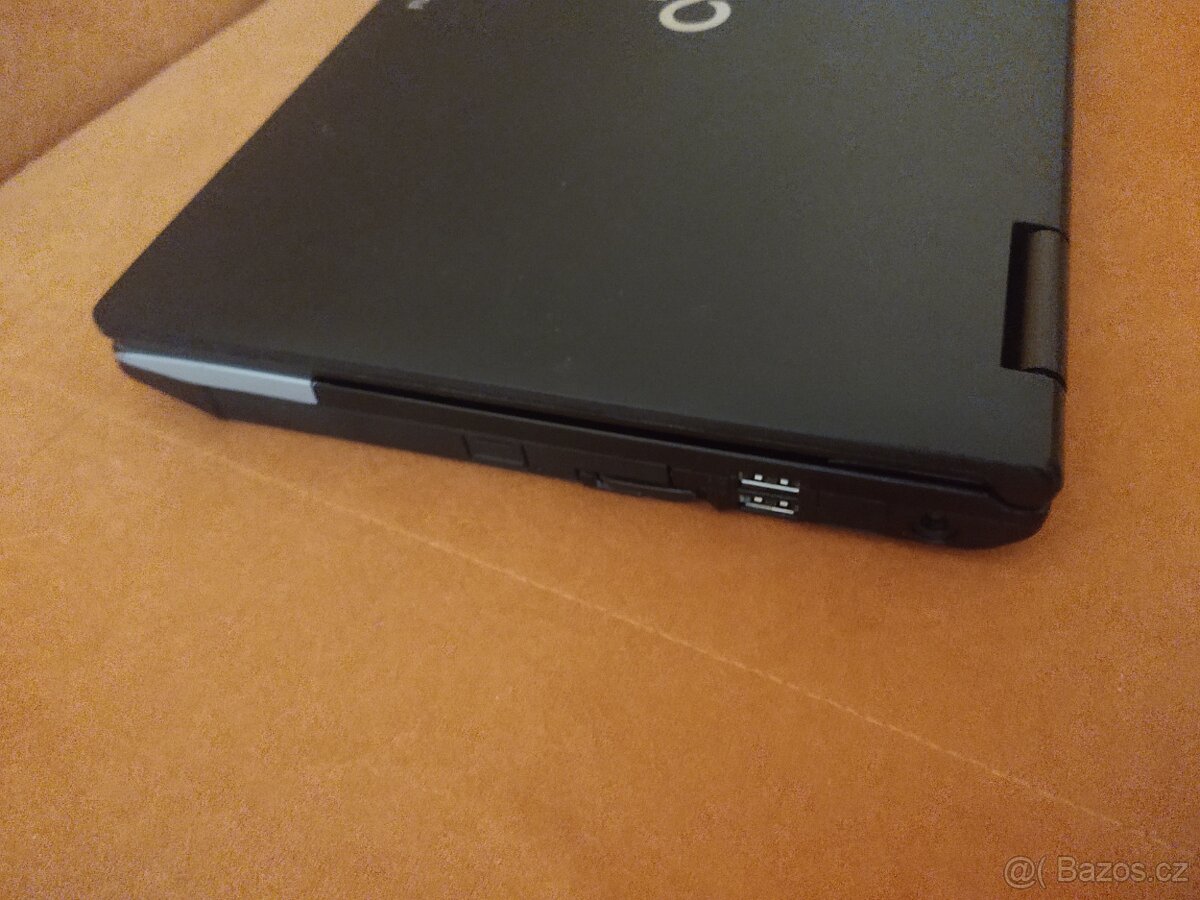 Fujitsu Lifebook E752 - 8