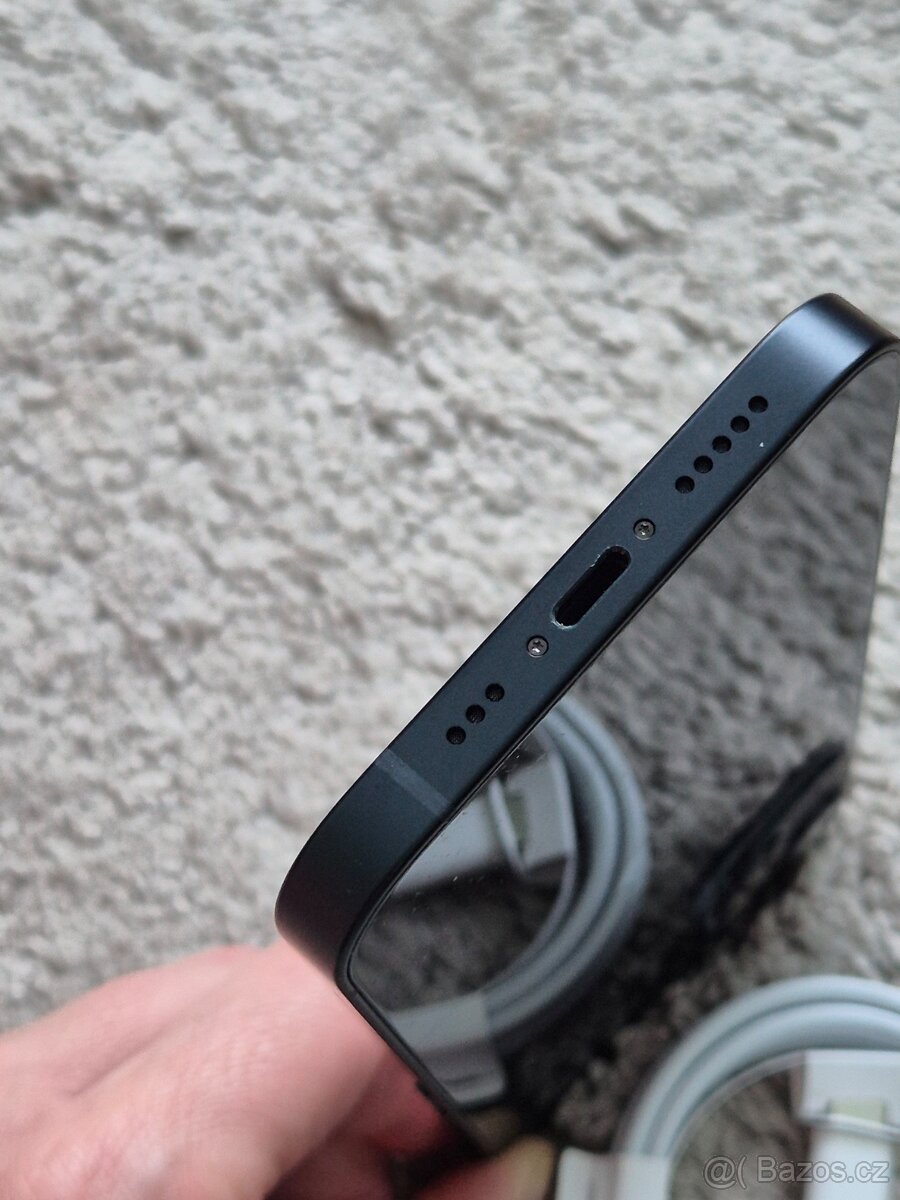 iPhone 13 128gb baterie 93% - 8