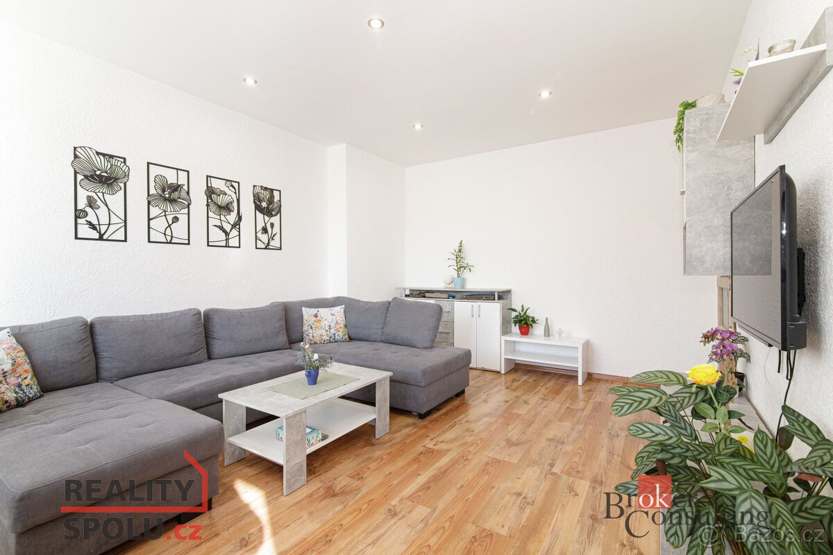 Převod dr. podílu, byty/2+kk, 49 m2, Dr. E. Beneše 102/22, 7 - 8