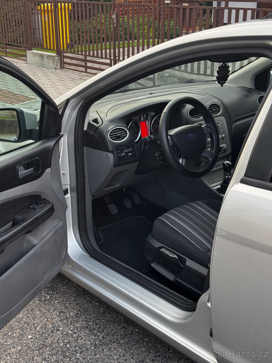 Ford Focus 2.0 TDCI 100Kw 2009 rok - 8