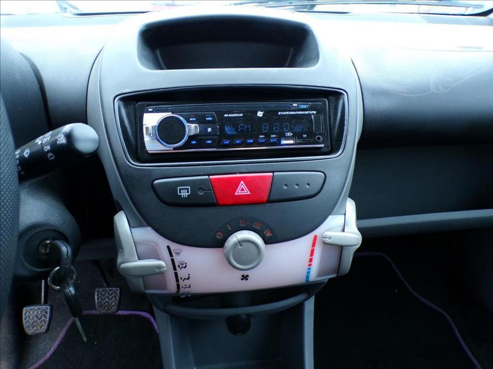Citroën C1 1,0 i POSILOVAČ ŘÍZENÍ - 8