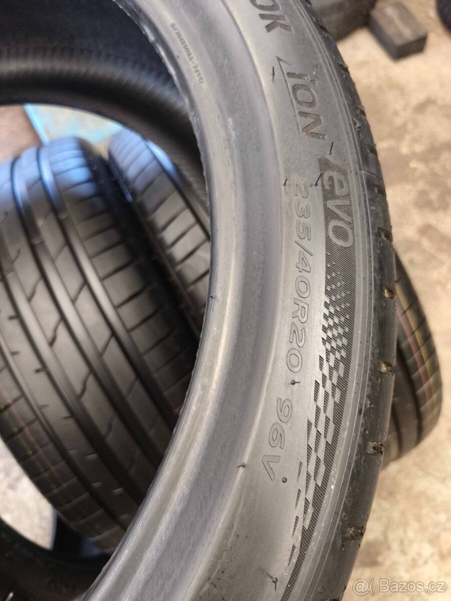 235/40/20 - 8