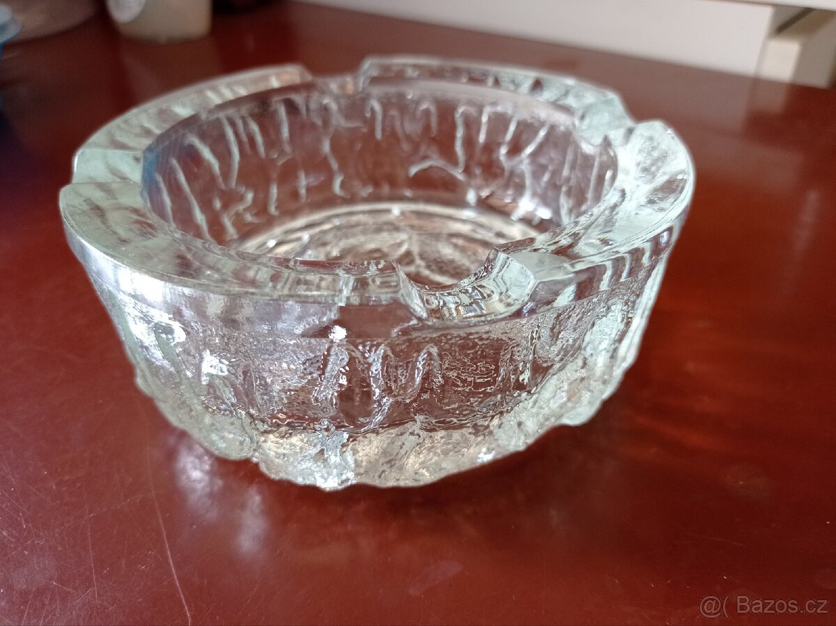 Skleněný popelník - 8