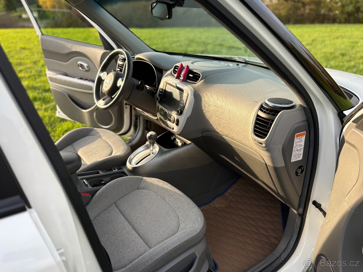 Prodám Kia SOUL elektro - 8
