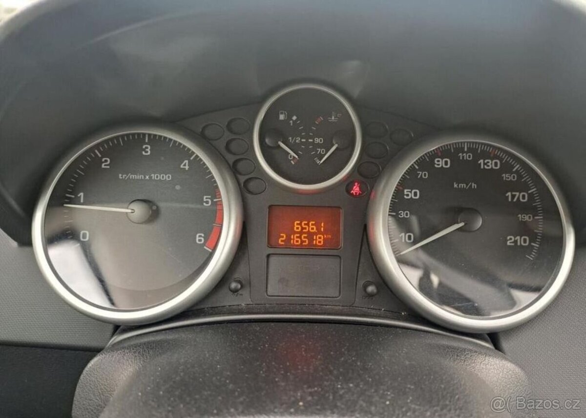 Peugeot 207 1,4 HDI 70 k Urban nafta manuál 50 kw - 8