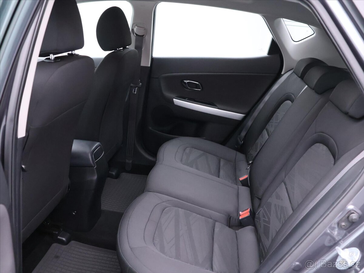 Kia Ceed 1,6 GDi 99kW Comfort Plus CZ (2017) - 8