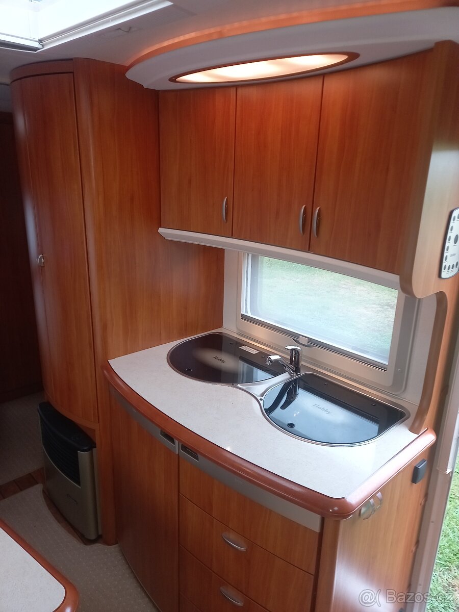 Prodám karavan HOBBY EXCELLENT 500 KMFE - 8