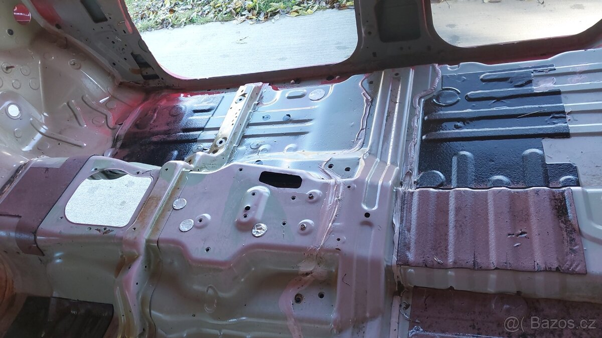 Nissan D40 – Karoserie - 8