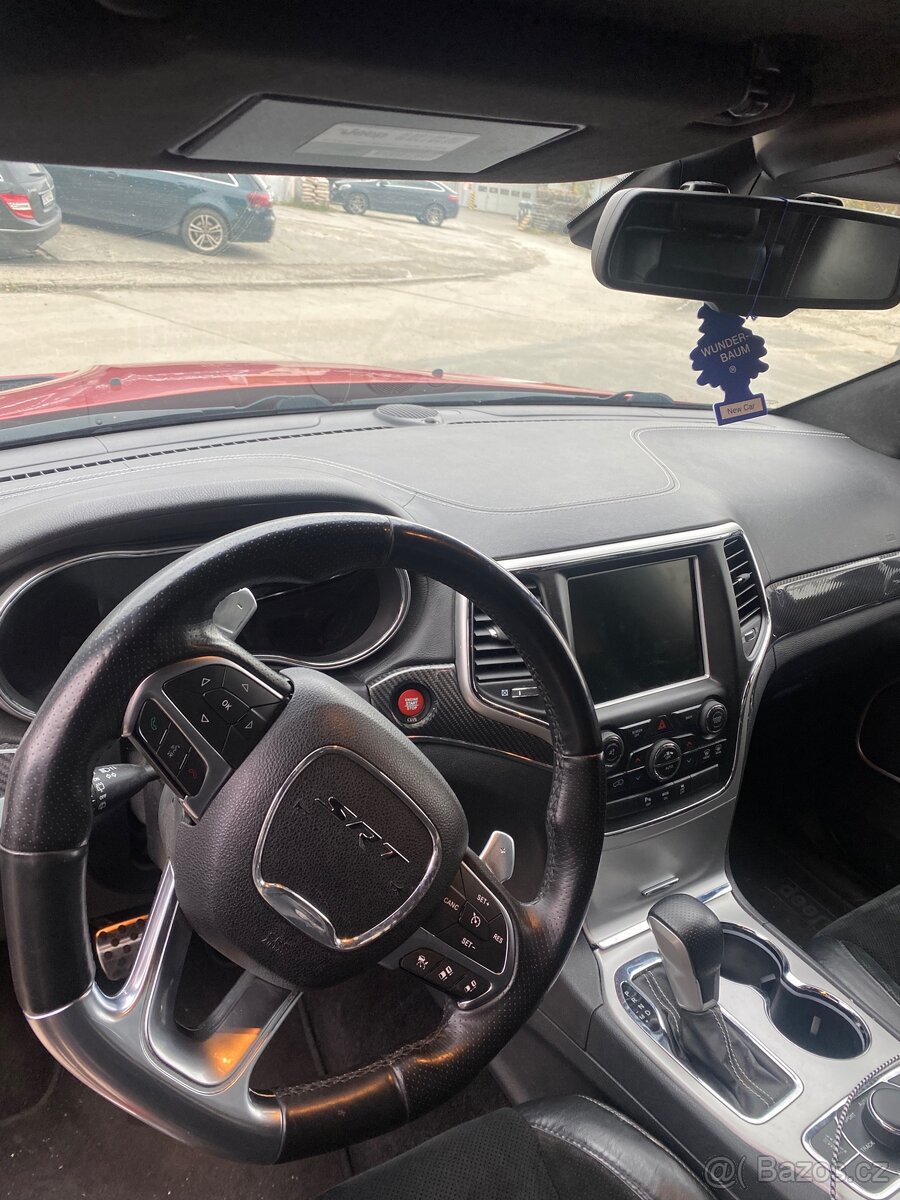 Jeep Grand Cherokee SRT - 8