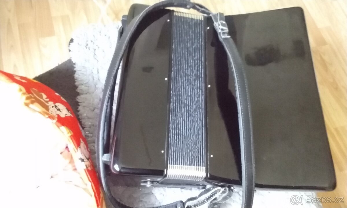 Prodám Italský AKORDEON SCARLATTI 72 BASŮ 3 hlas - 8