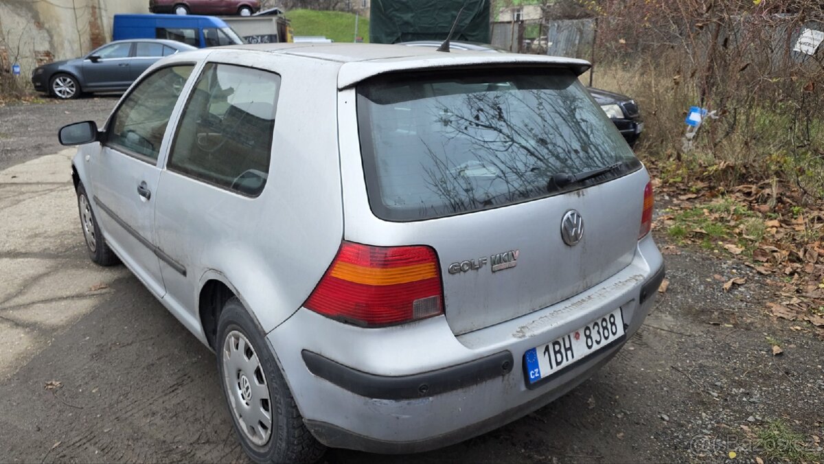 Volkswagen Golf 1,4 - 8