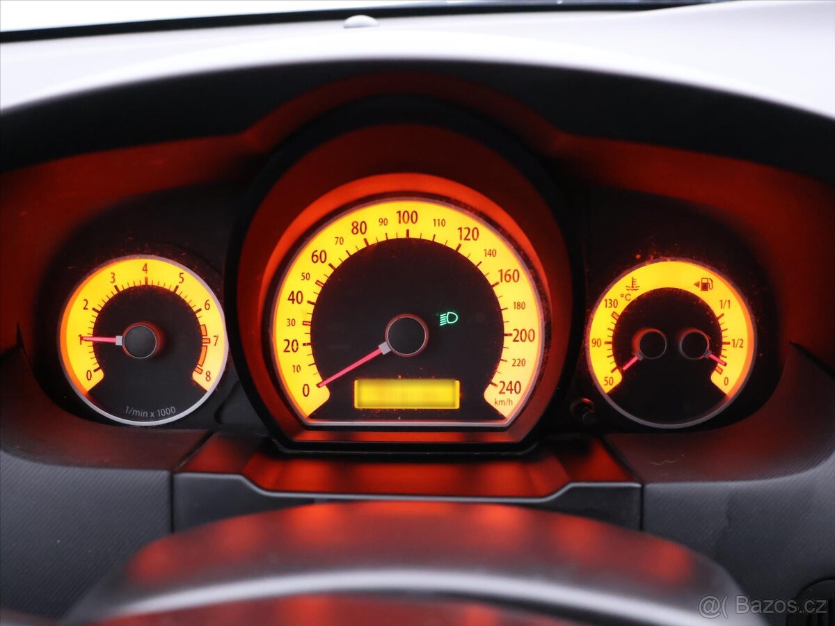 Kia Ceed 1,6 i 92kW CZ Klima (2009) - 8